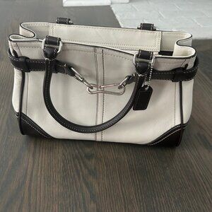 White Coach Hampton Leather purse Great Condition w/ Black Trim